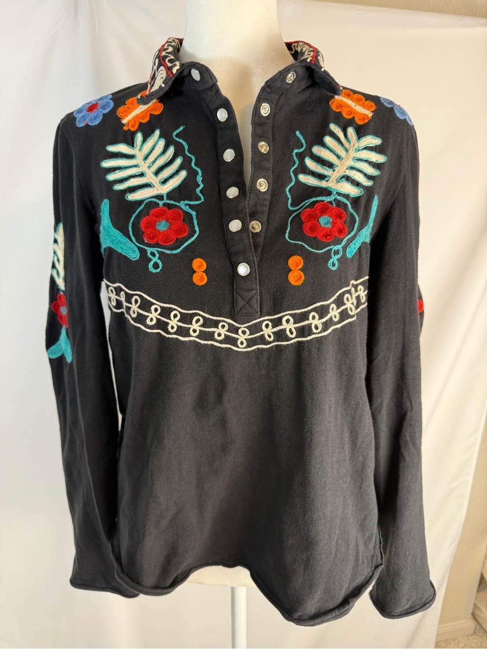 Double D Ranch "Folk Mash" Embroidered Polo Henley